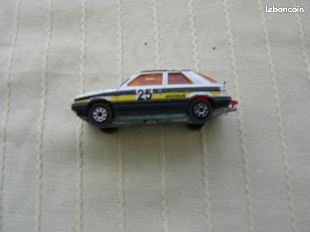 Voiture Miniature Majorette Renault 11 Série 200 - Années 80 - État Correct Avec Manques De Peinture