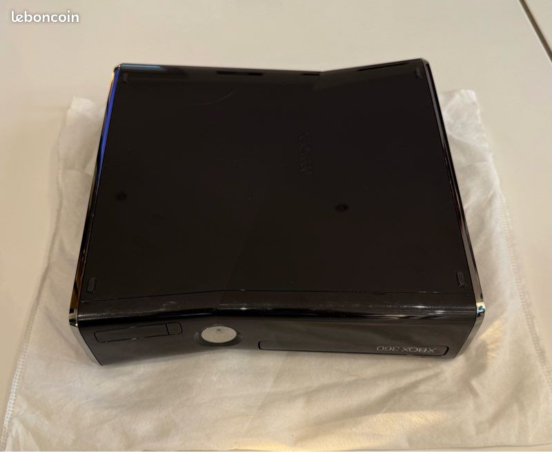 Console Xbox 360 Slim  250 Go  - Edition Limitée Halo Reach Et 2 Manettes Et Jeu E84635