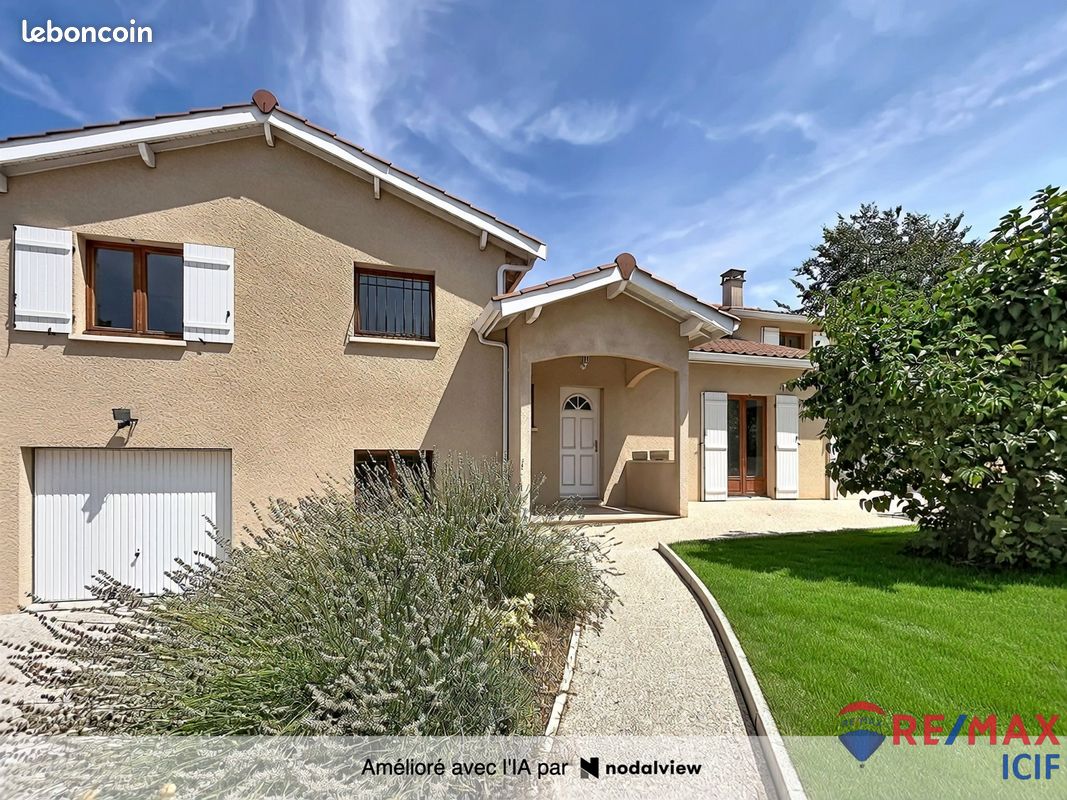 Maison 8 pièces 208 m² · à Maubec · 208 m² · 519 000 €