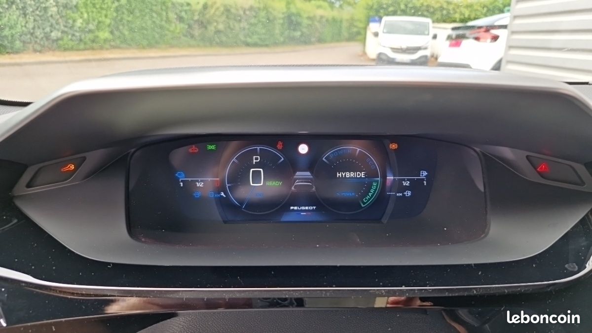 Peugeot 308 PHEV 225 E-EAT8 GT (image 13)