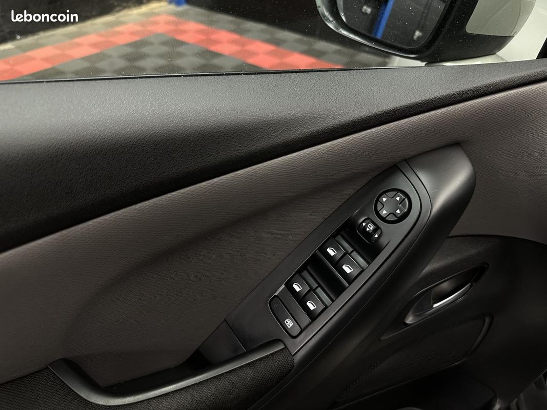 Citroen c4 picasso ii 1.2 thp 110 ch / camera de recul (image 21)