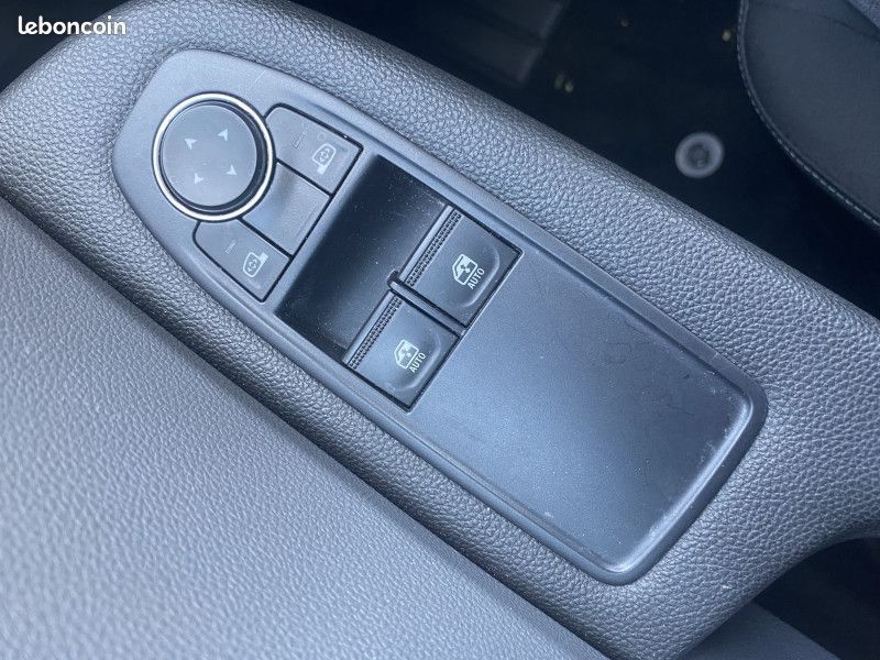 Renault CLIO V STE 1.5 BLUE DCI 85CH AIR NAV (image 9)
