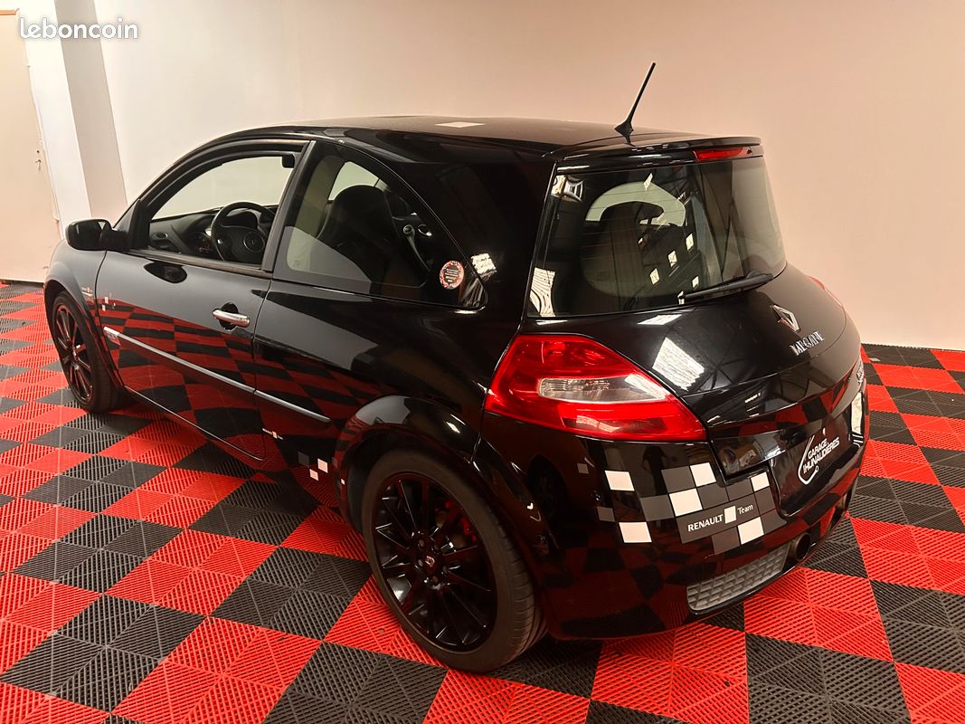 Megane Coupe 2.0T 230ch F1 Team R2 (image 3)