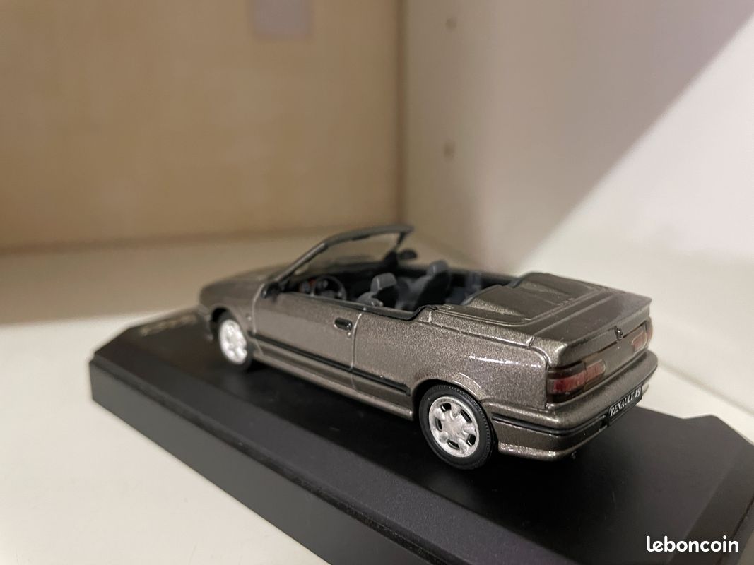 BJ1 Voiture 1/43 JUMAJO Renault 21 GTX 5 portes blanche 1990 – Jumajo
