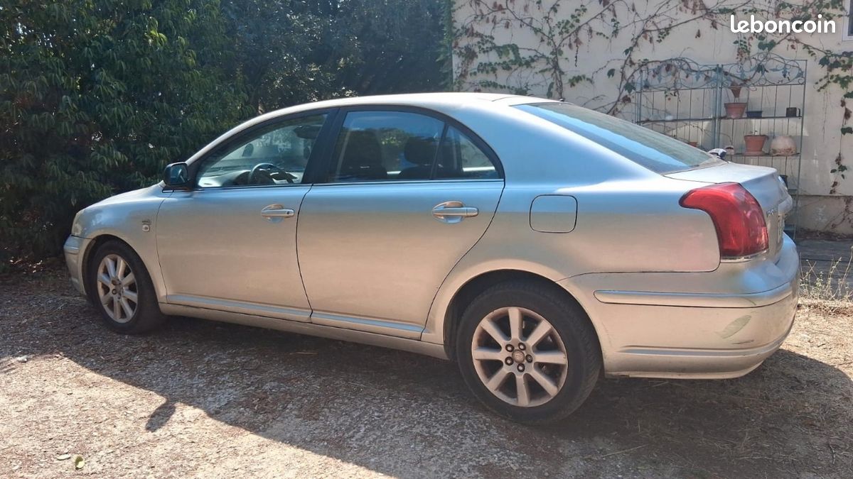 Toyota Avensis 2.0 D-4D 116ch (image 2)