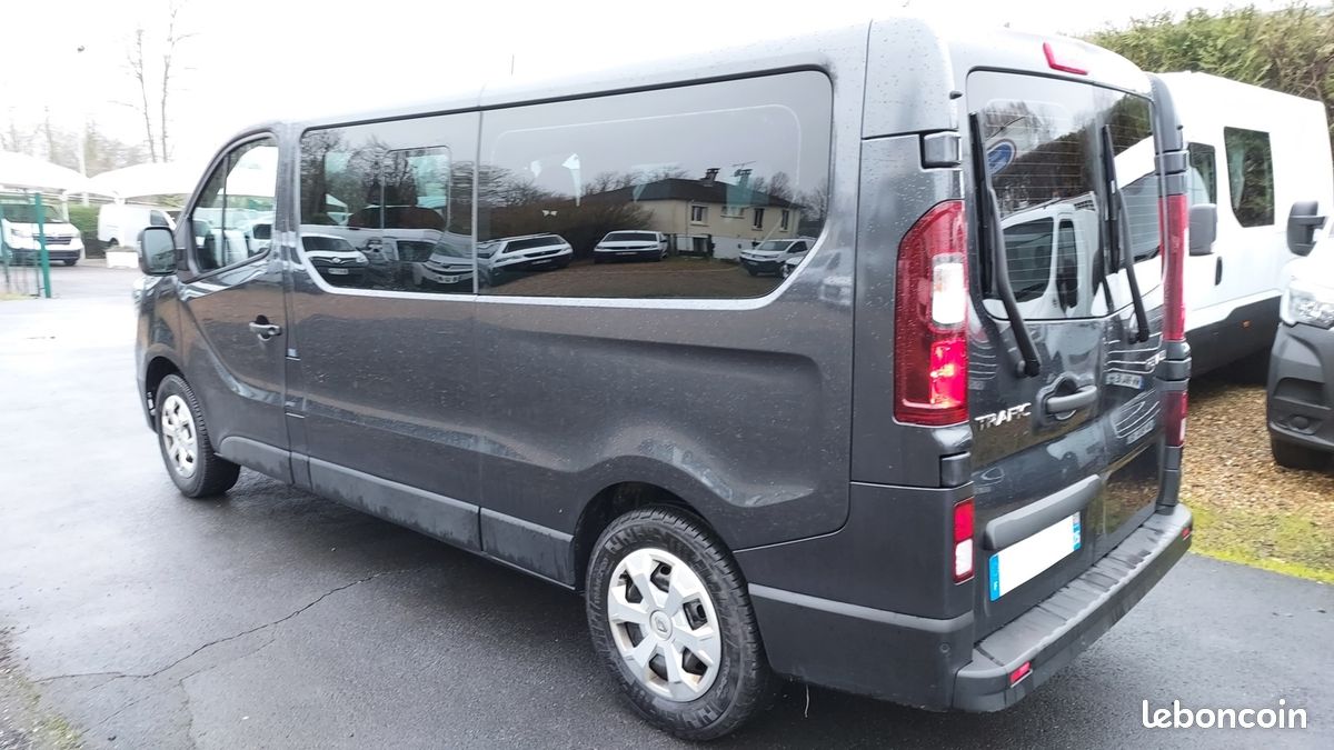 Renault TRAFIC III COMBI GRIS FONCÉ L2 2.0 BLUE DCI 150CH S&S ZEN 9 PLACES (image 7)