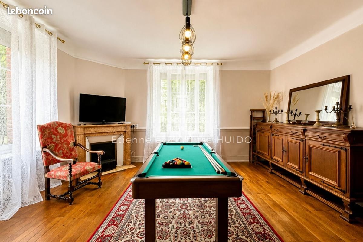 Maison 8 pièces 231 m² · à Vatan · 231 m² · 195 000 €