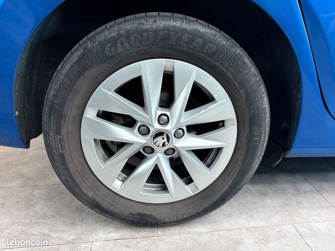 Skoda FABIA 1.0 TSI 95 CH BVM5 Ambition 2EME MAIN + CARPLAY + RADARS AV/AR + GARANTIE 12 MOIS (image 20)