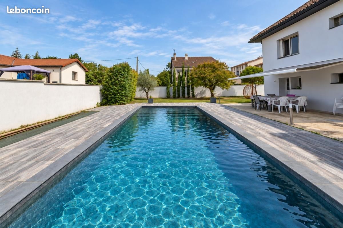 Maison 8 pièces 260 m² · à Crémieu · 260 m² · 370 000 €