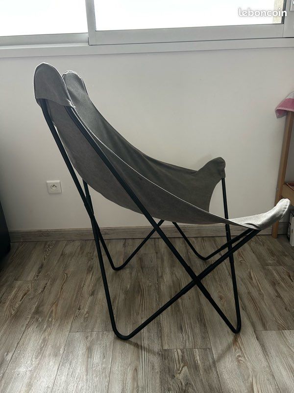 Fauteuil en tissu et métal (image 2)