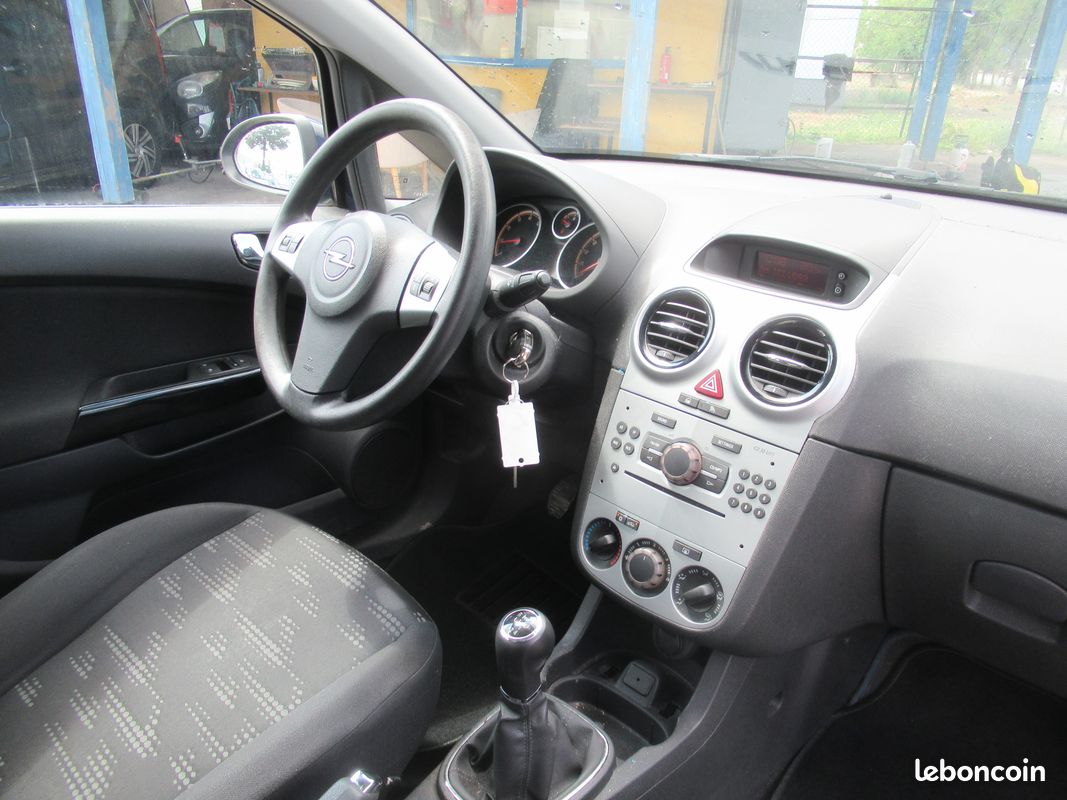 Opel corsa 1.2 twinport edition 55000 km seulement (image 5)
