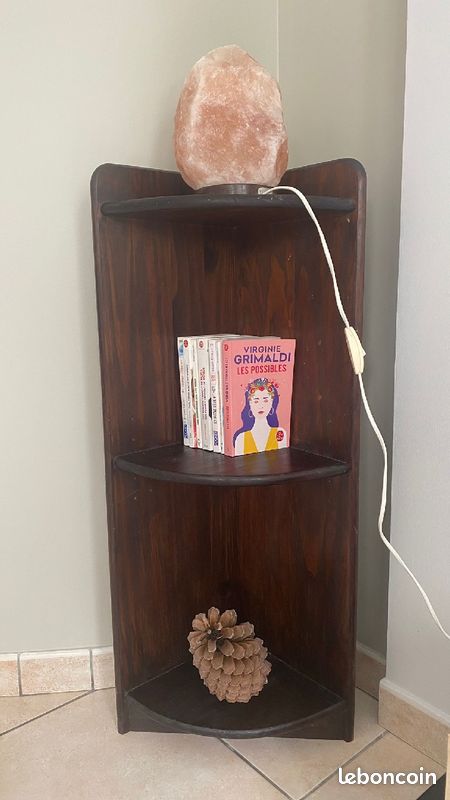 Petit meuble de coin en bois (image 2)