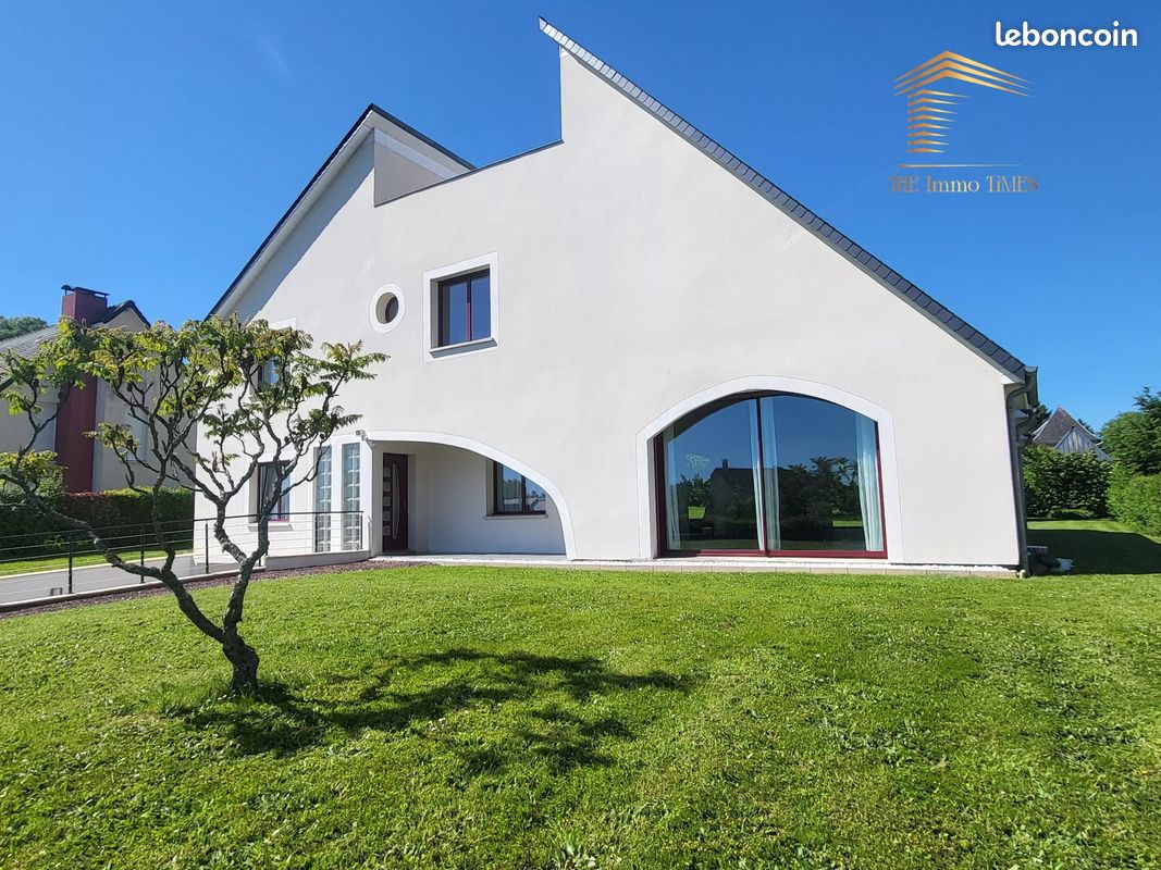 Maison 8 pièces 292 m² · à La Neuville-Chant-d'Oisel · 292 m² · 548 500 €
