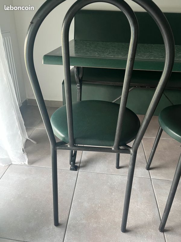 Ensemble table et chaises en fer forgé de bistrot (image 2)