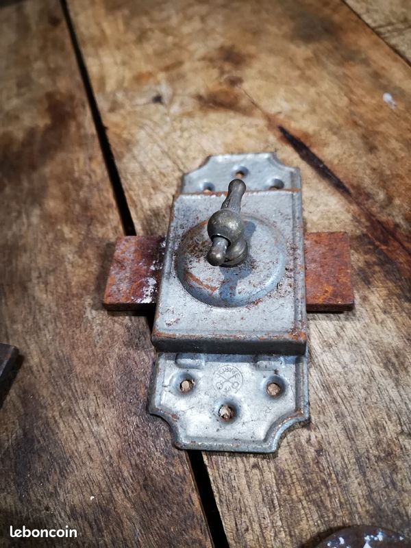 Targette verrou ancien pour meuble vintage (image 5)