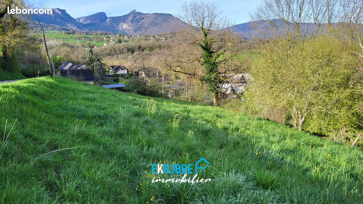 Grand terrain Jacob-Bellecombette · 219 000 €