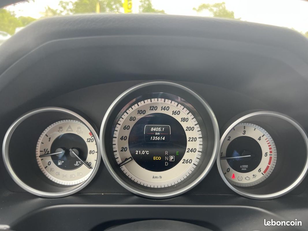 MERCEDES-BENZ CLASSE E 220 BlueTEC Executive A (image 14)