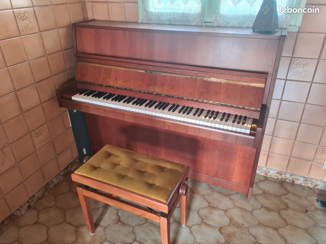 Piano droit Petrof (image 2)
