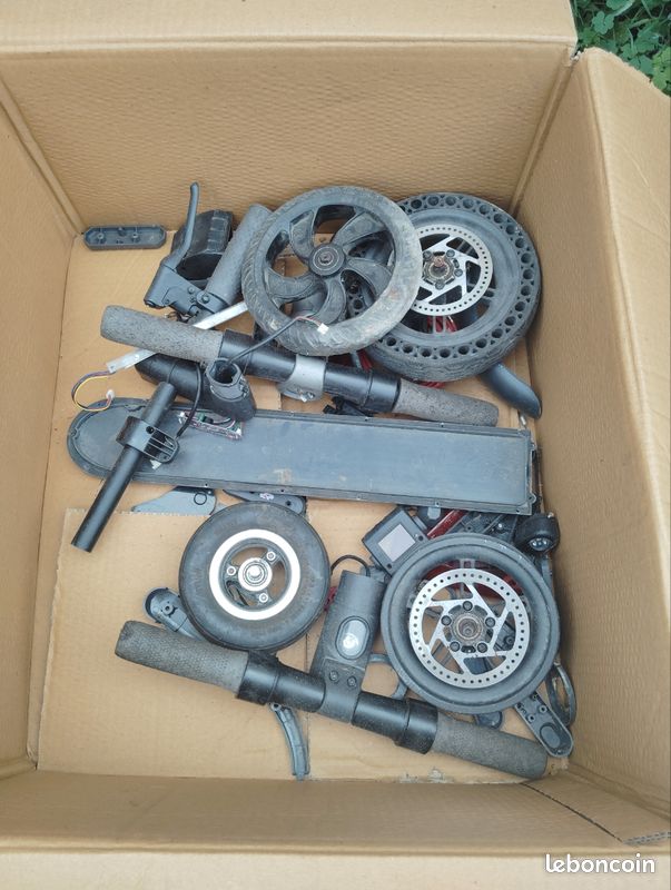 Lot De Pièces Détachées Pour Trottinette électrique E-Scooter – Noir – À Réparer