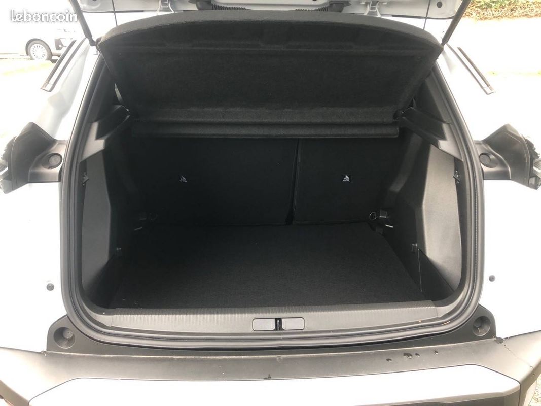PEUGEOT 2008 Hybrid 145 e-DCS6 Allure (image 6)