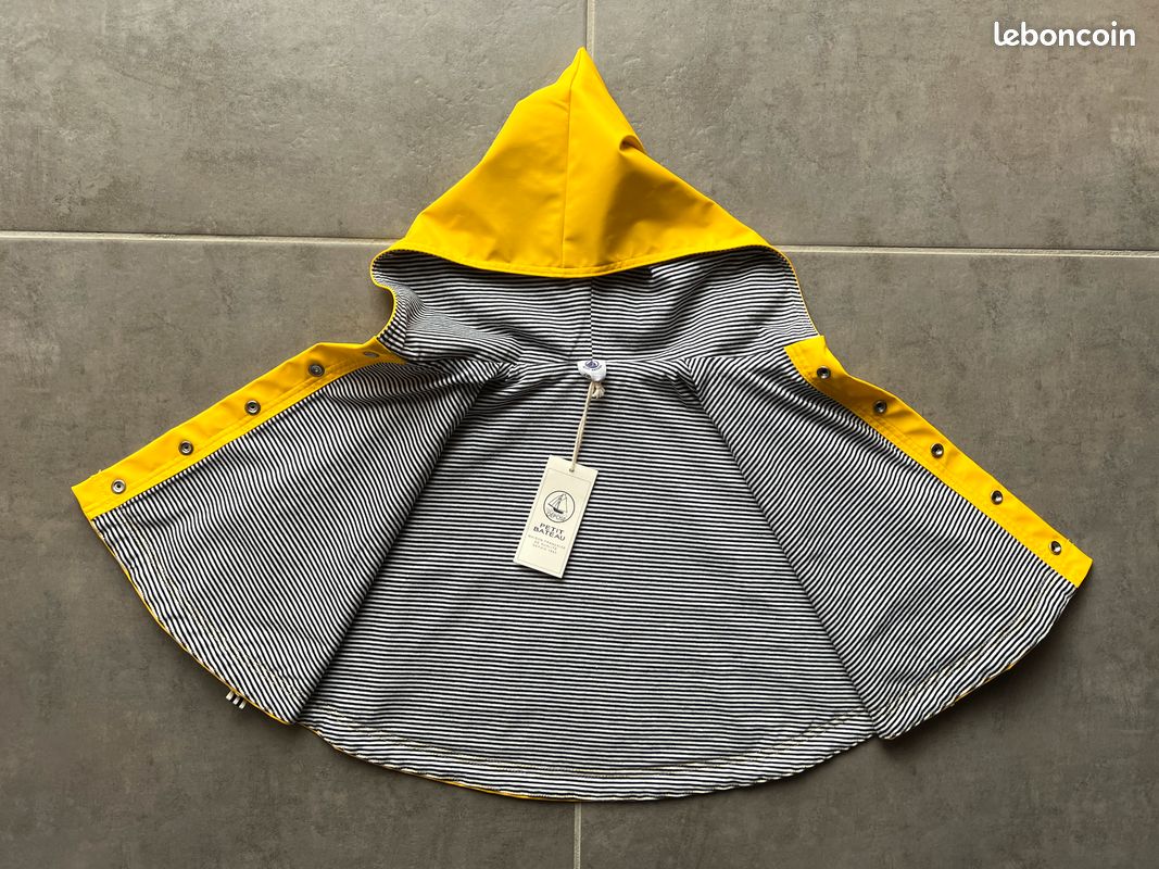 Heless 172 – Kit de pluie pour poupées avec cape de pluie, parapluie et bottes de pluie, taille 35 – 45 cm Heless 172 – Kit de pluie pour poupées avec cape de pluie, parapluie et bottes de pluie, taille 35 – 45 cm
