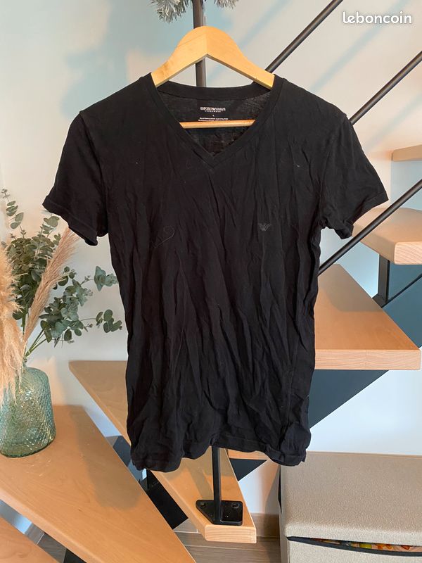 Tee-shirt Emporio Armani noir – Motif dos vert – Col V – Taille L (image 1)