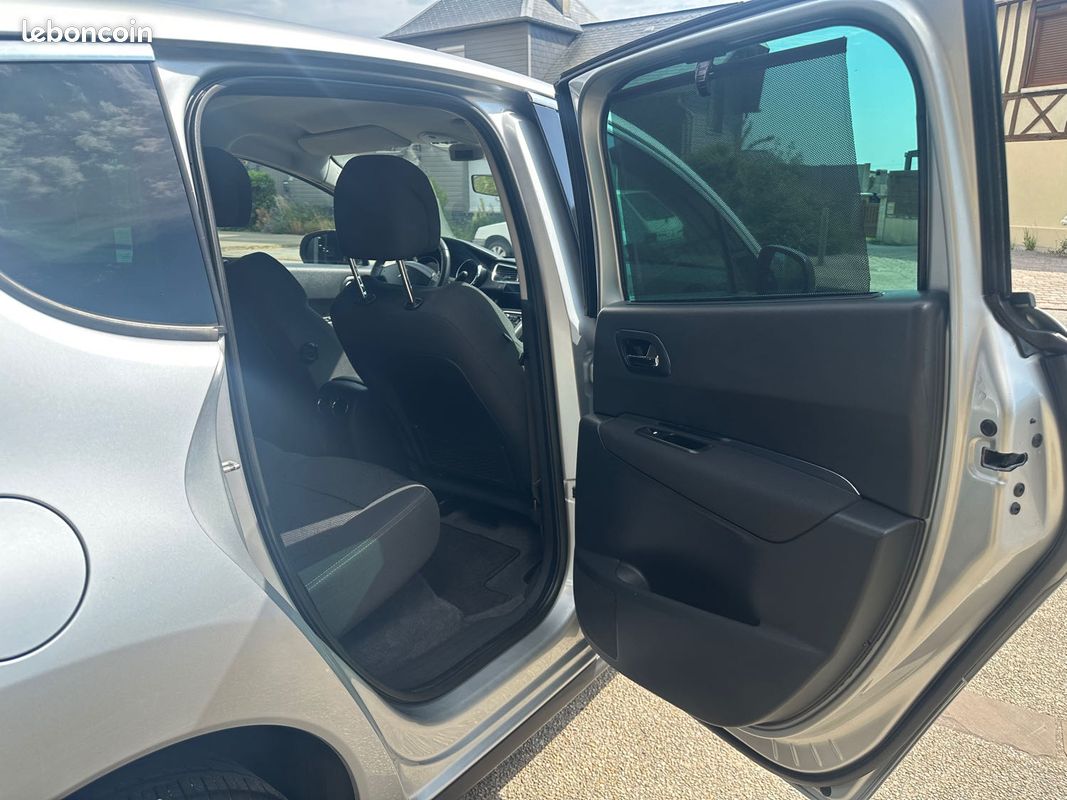 Peugeot 3008 1.6 HDI 115Ch Business Pack ETG6 (image 16)