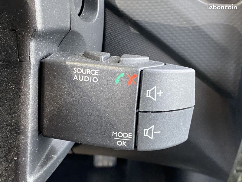 Renault CAPTUR 1.5 DCI 90CH STOP&START ENERGY INTENS ECO² EURO6 2016 (image 18)