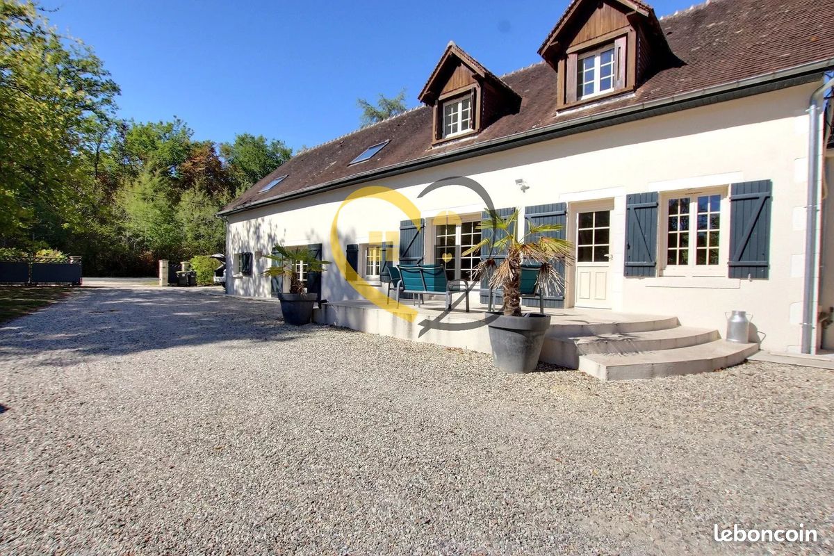 Maison 5 pièces 240 m² · à Bourges · 240 m² · 428 000 €