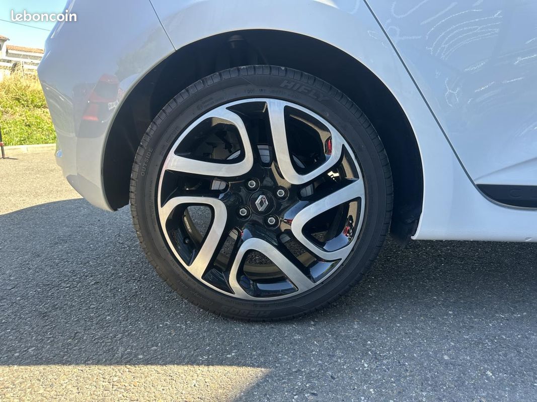 RENAULT CLIO 1.6 E-Tech Hybride - 145 - BVA multi-modes 2025 V Evolution Réversible - GARANTIE 12 MOIS (image 20)