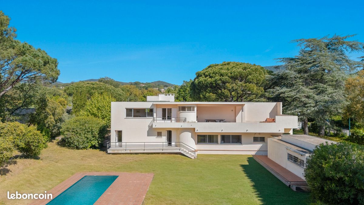 Maison 8 pièces 343 m² · à Grimaud · 343 m² · 3 900 000 €