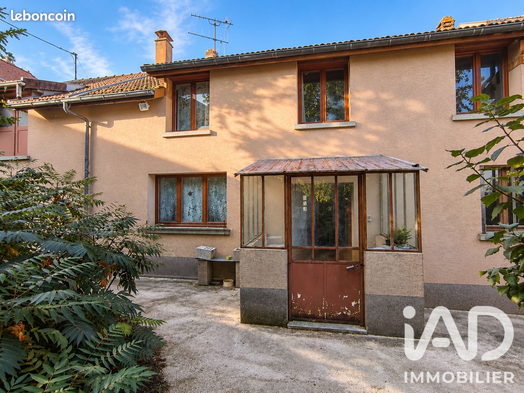Maison 6 pièces 138 m² · à Champlat-et-Boujacourt · 138 m² · 98 000 €