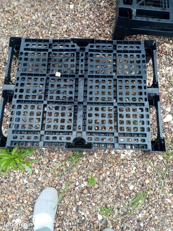 Palettes plastique (image 1)