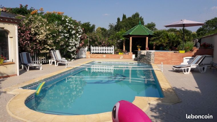 Gite rural avec grande piscine dans le midi