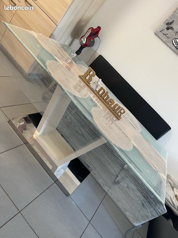 Table en verre (image 1)