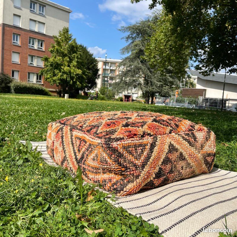 Magnifique pouf berbère en laine fait main (image 1)