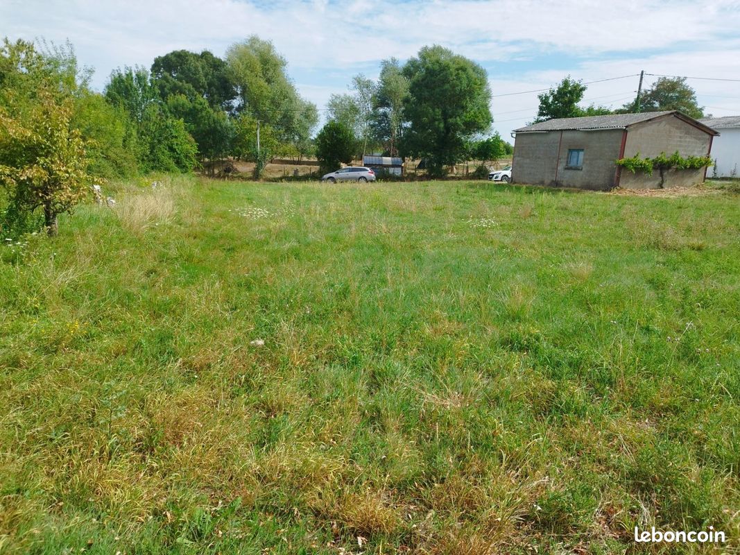 Terrain 1515 m² · à Val-du-Layon · 97 400 €