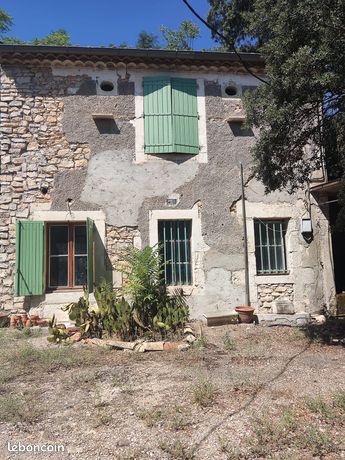 Dans la garrigue proche Carémeau
