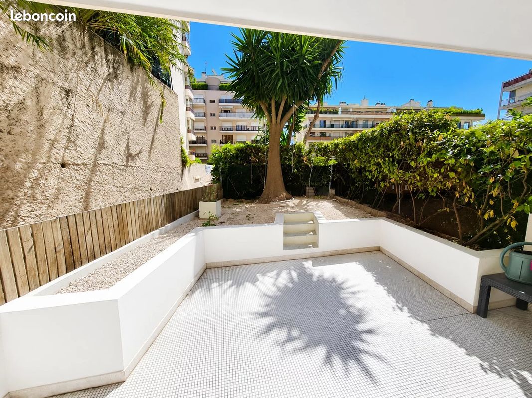 Appartement 1 pièce 49 m² · à Le Cannet · 49 m² · 884 €