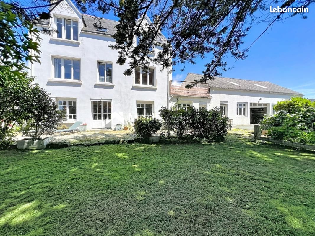 Maison 9 pièces 215 m² · à Treffiagat · 215 m² · 423 700 €