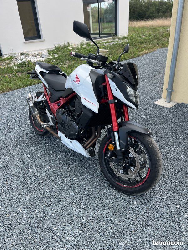 Hornet 750 (image 1)