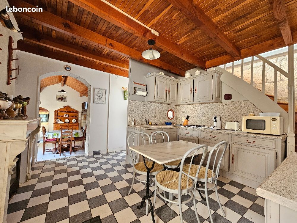 Maison 4 pièces 85 m² - Voeuil-et-Giget 16400 (image principale 3)