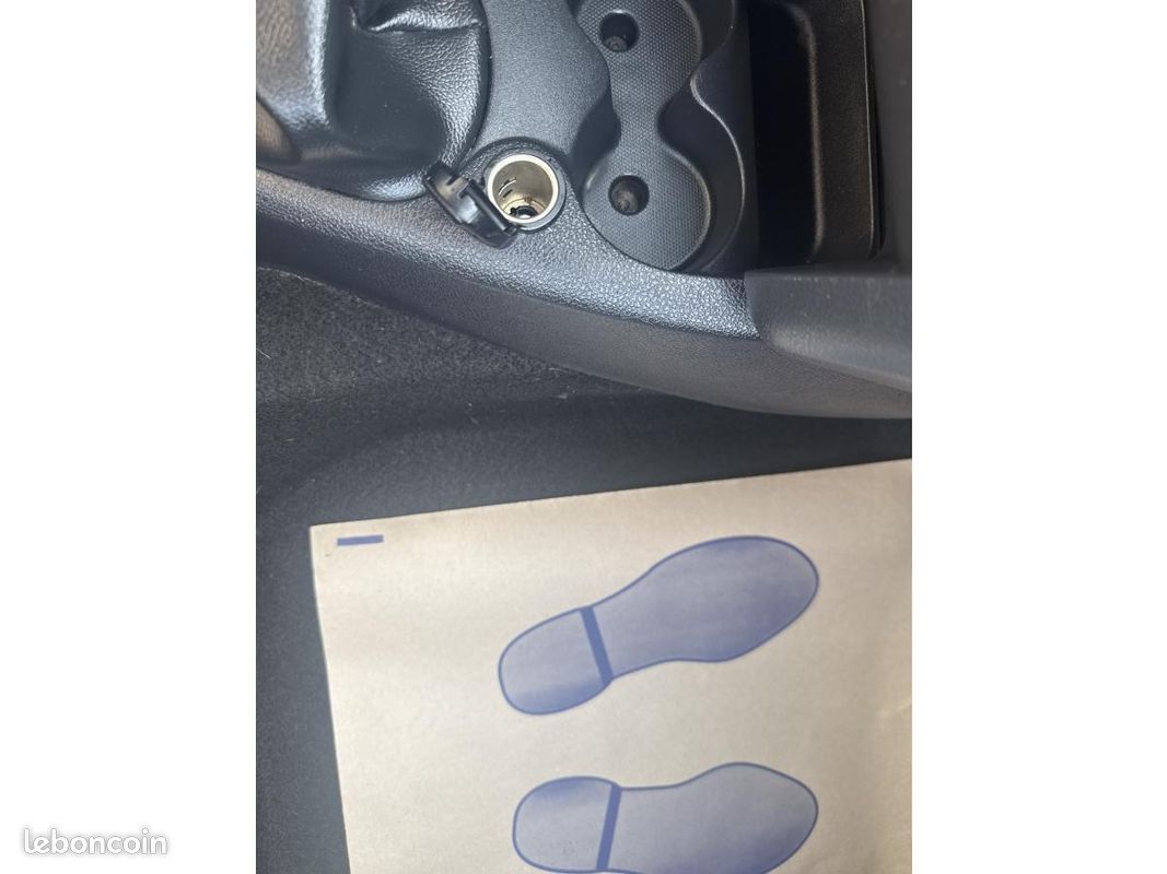 DACIA SANDERO 1.5 Blue dCi - 75 2020 Essentiel PHASE 2 1ERE MAIN (image 25)