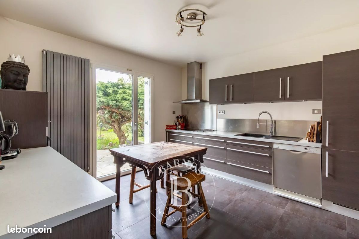 Propriété 9 pièces 208 m² (image 8)