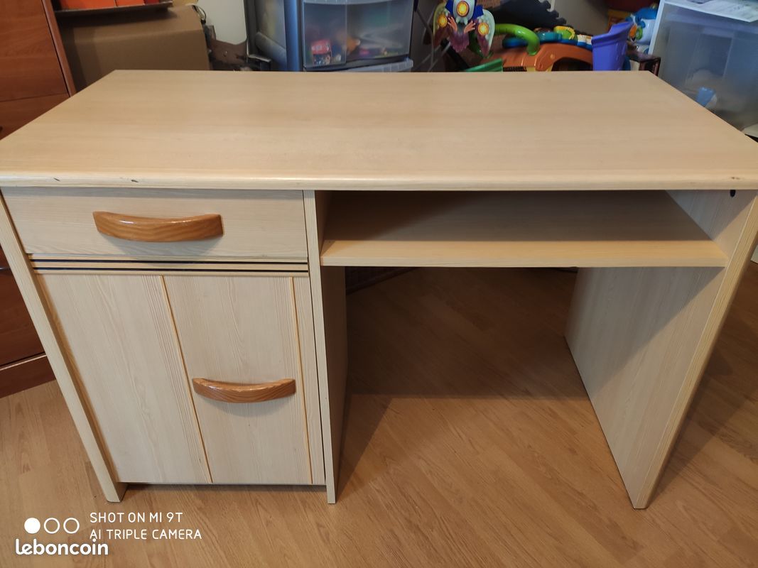 Bureau (image 2)