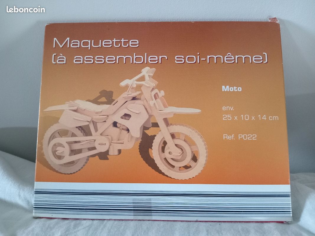 Neuf Maquettes vehicules bois (image 1)