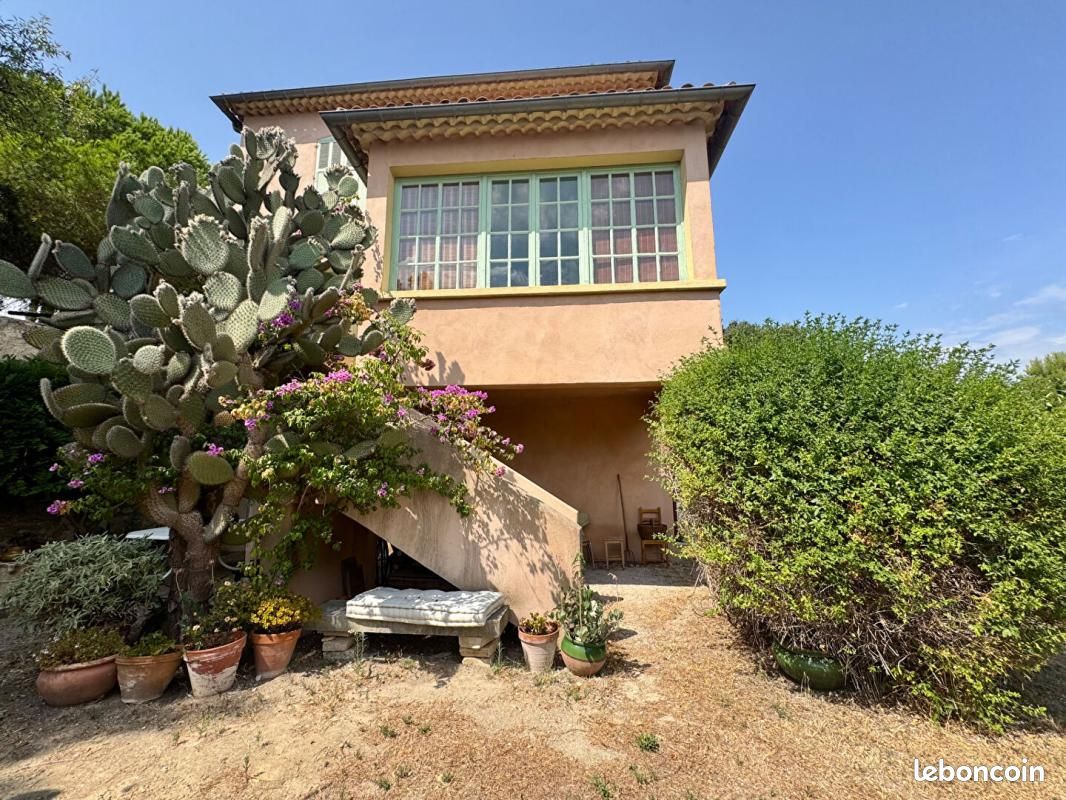 Maison 9 pièces 214 m² · à La Ciotat · 214 m² · 1 196 000 €