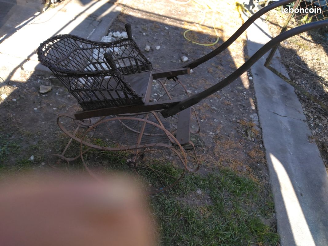 Petite charette , poussette, en rotin bois et métal (image 1)