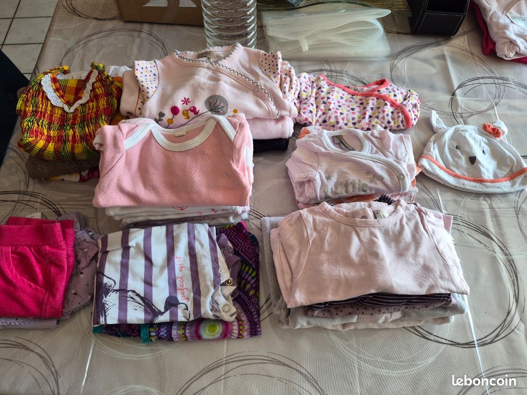 Vêtements bébé fille 1mois en lot (image 1)