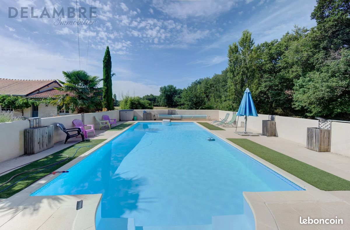 Maison 13 pièces 332 m² · à Luzé · 332 m² · 582 400 €